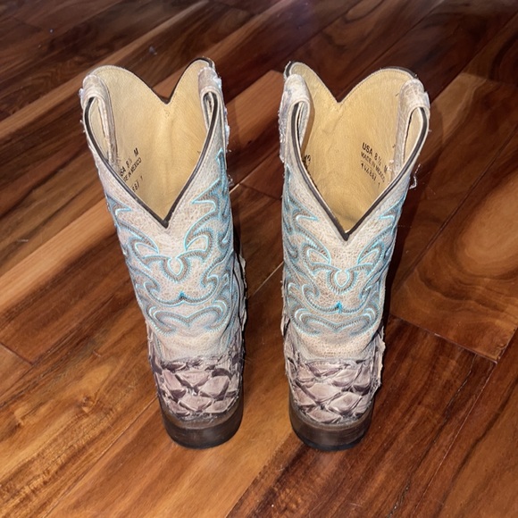 Boots - Picture 5 of 6